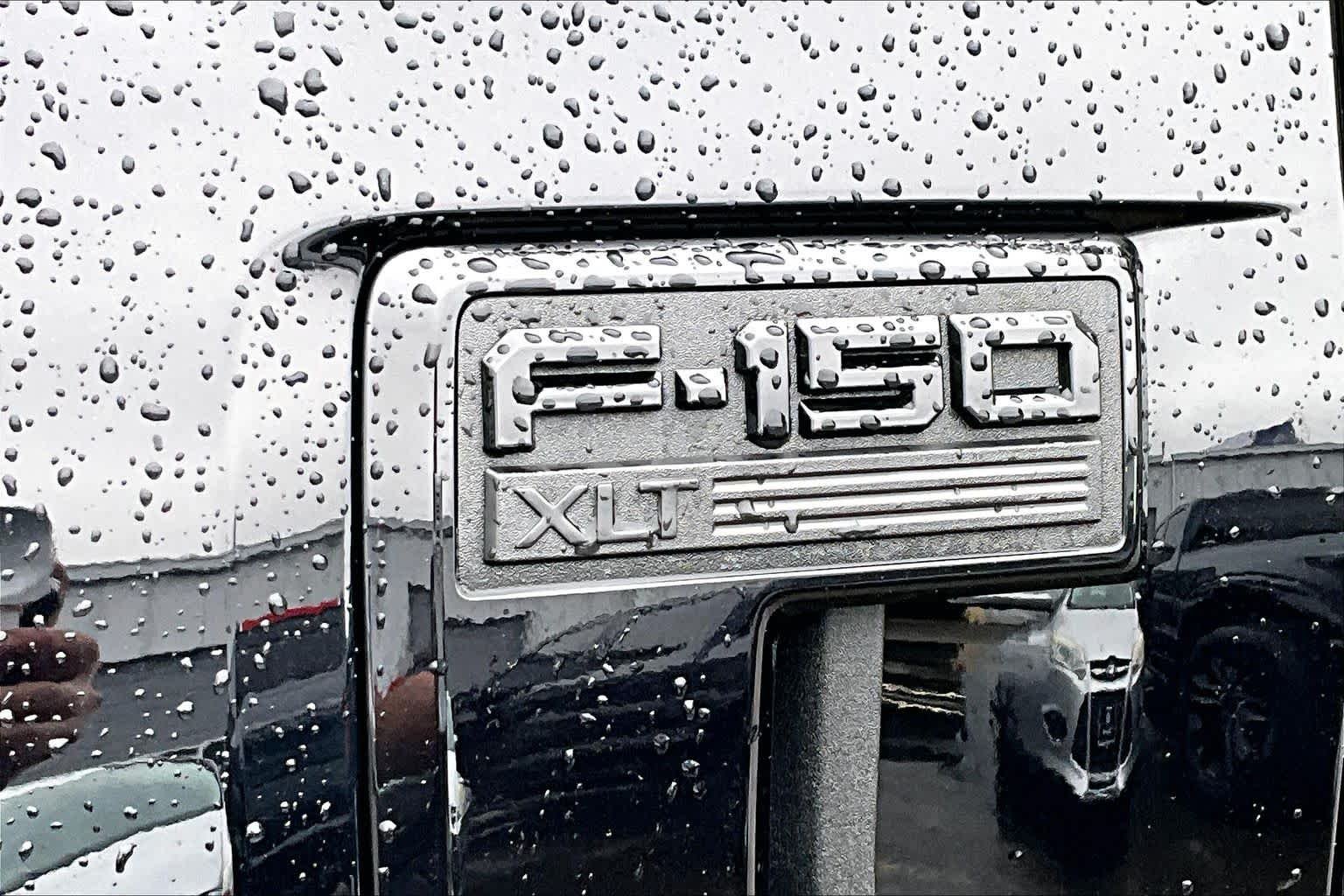 Used 2025 Agate Black Metallic Ford XLT image 13