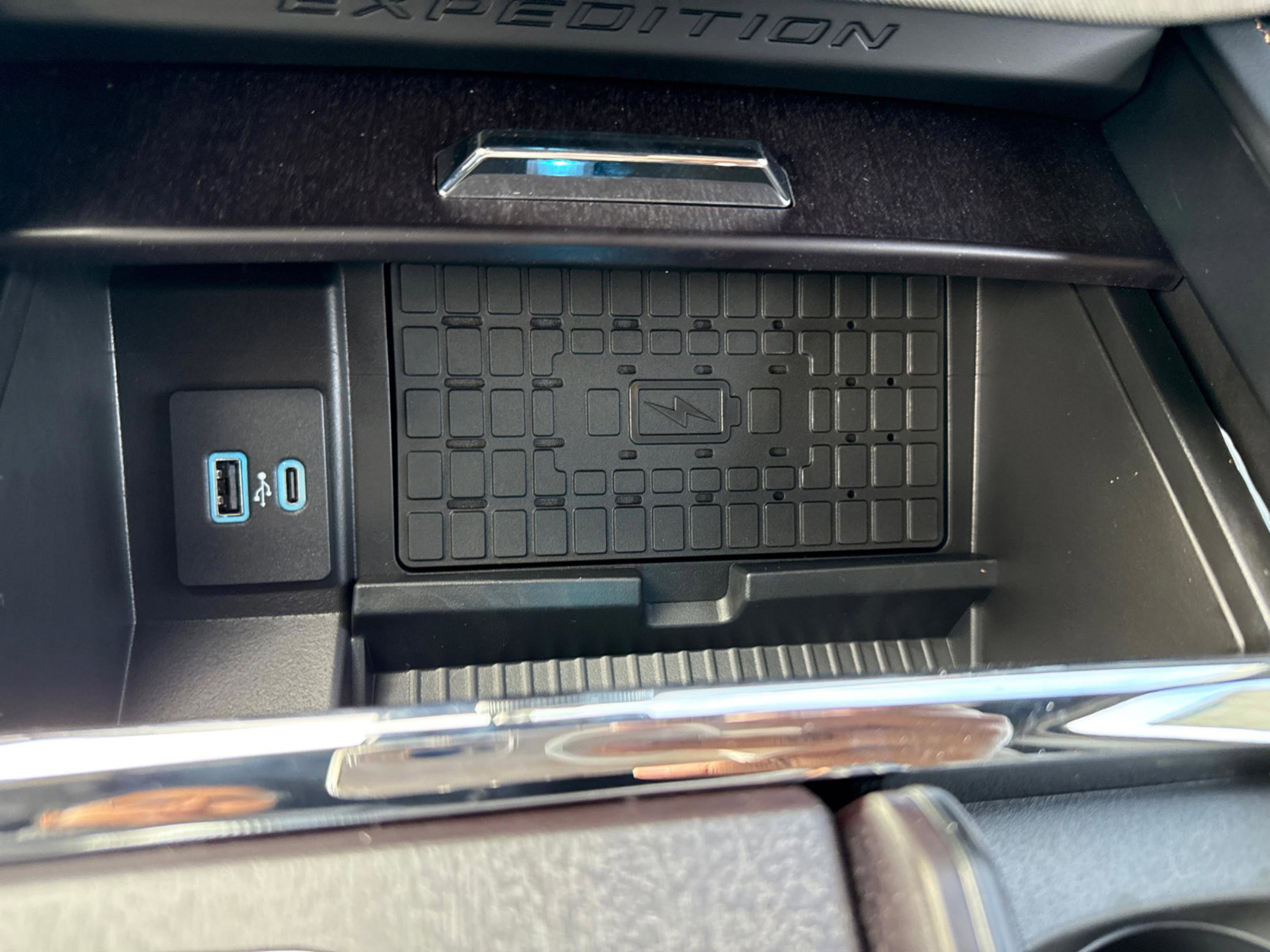 New 2024 Agate Black Metallic Ford Platinum image 34