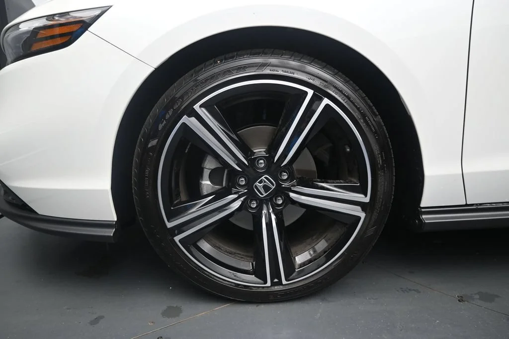 Certified Used 2026 Platinum White Pearl Honda SE image 11