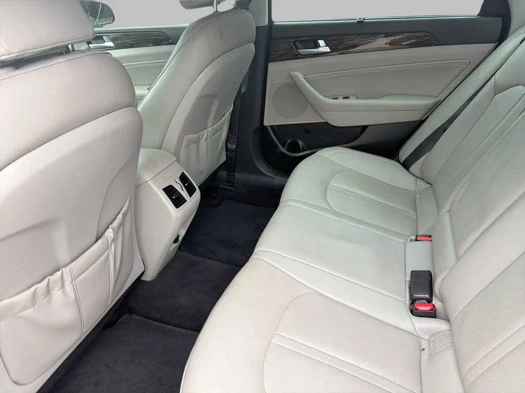 Used 2016 Silver Hyundai Limited image 13