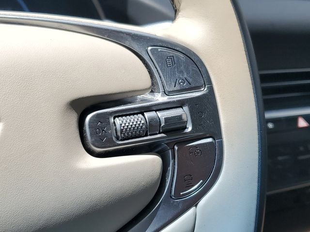 Used 2023 White Genesis 3.5T Prestige image 17
