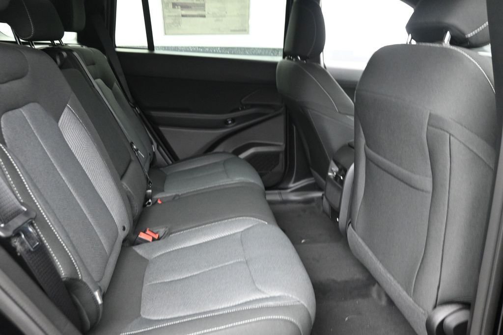 New 2026 Diamond Black Crystal Pearlcoat Jeep Laredo image 8