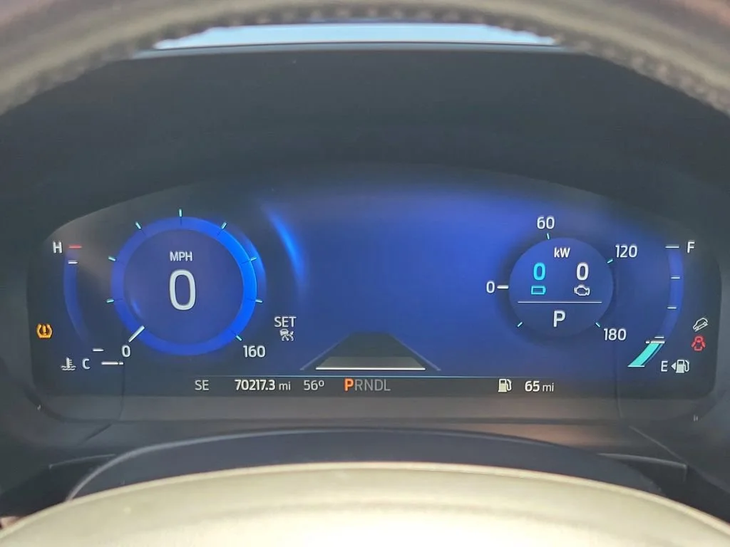 Used 2020  Ford Titanium Hybrid image 27