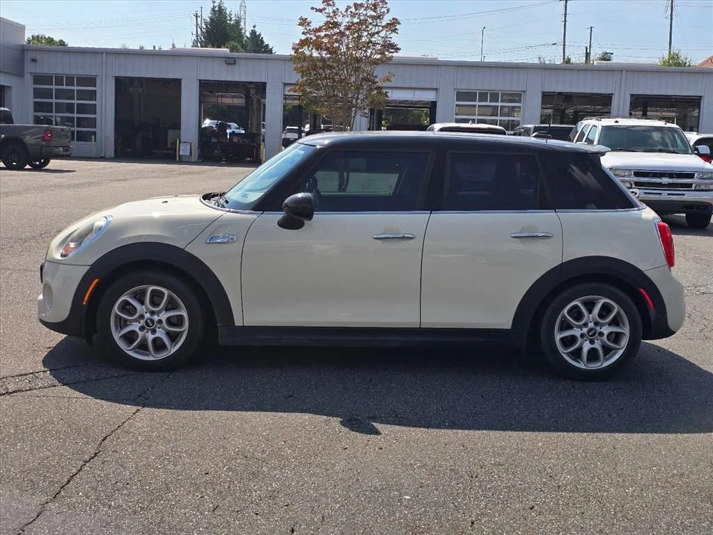Used 2016 White MINI Base image 13