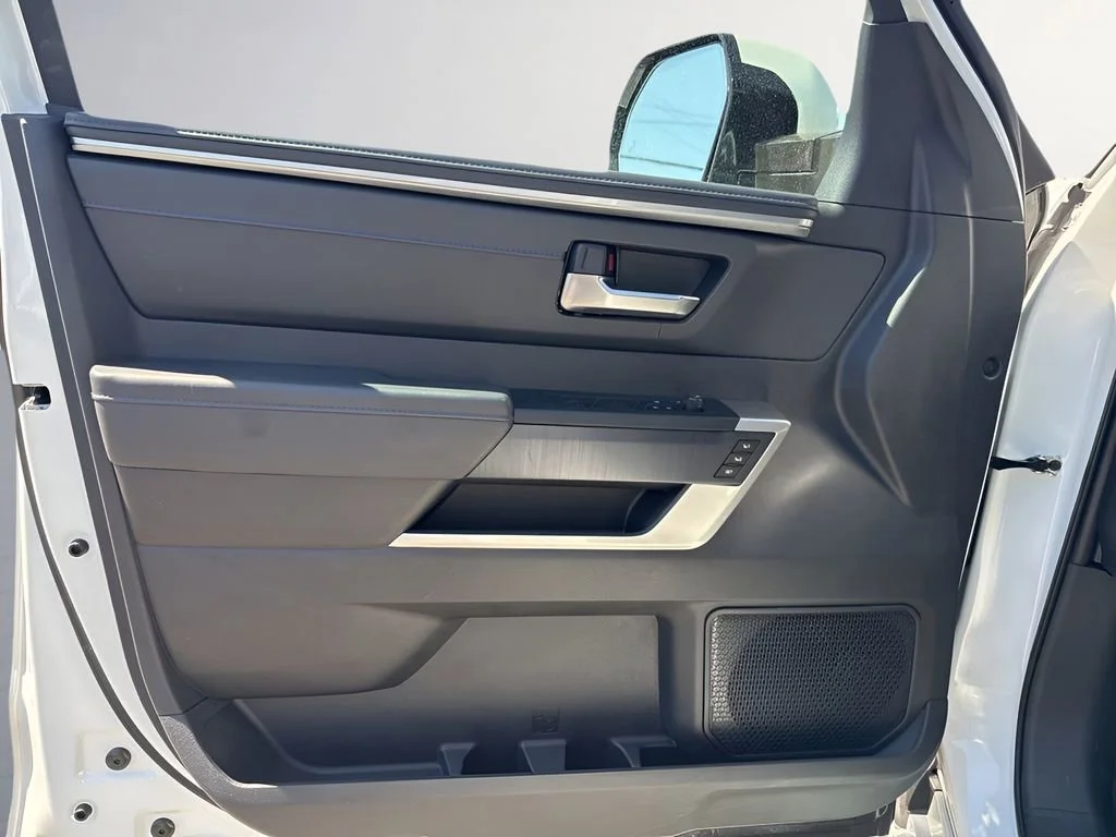 Used 2025 Wind Chill Pearl Toyota Platinum image 28