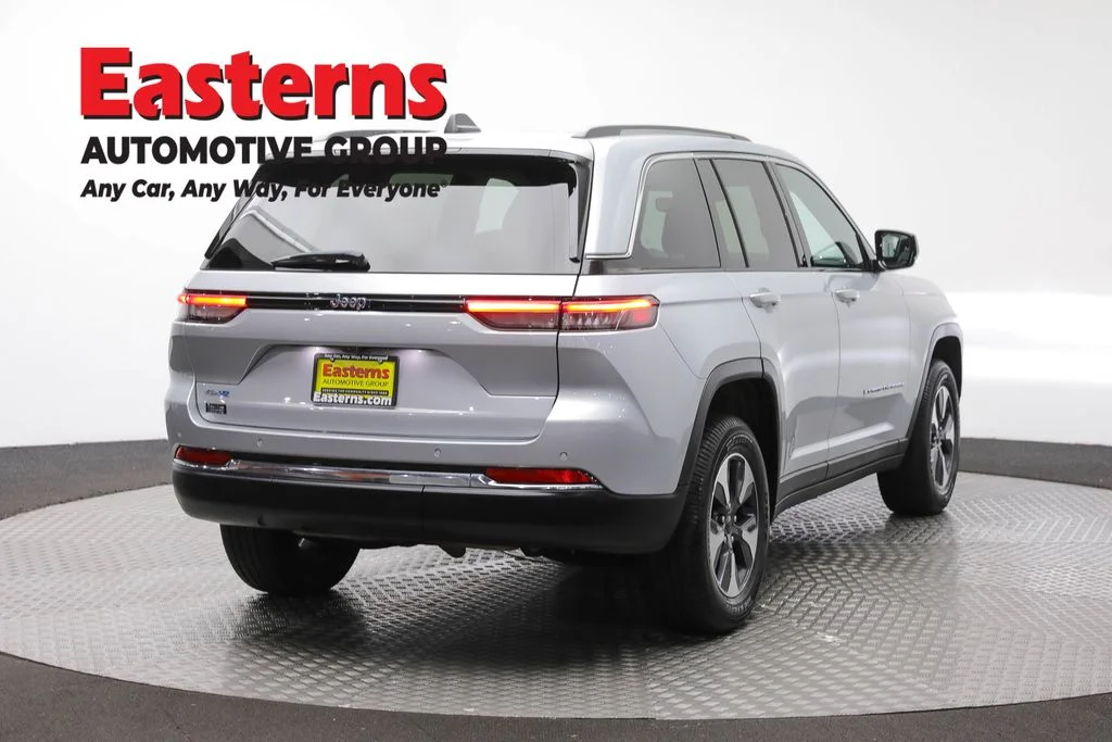 Used 2022 Silver Jeep 4xe image 5