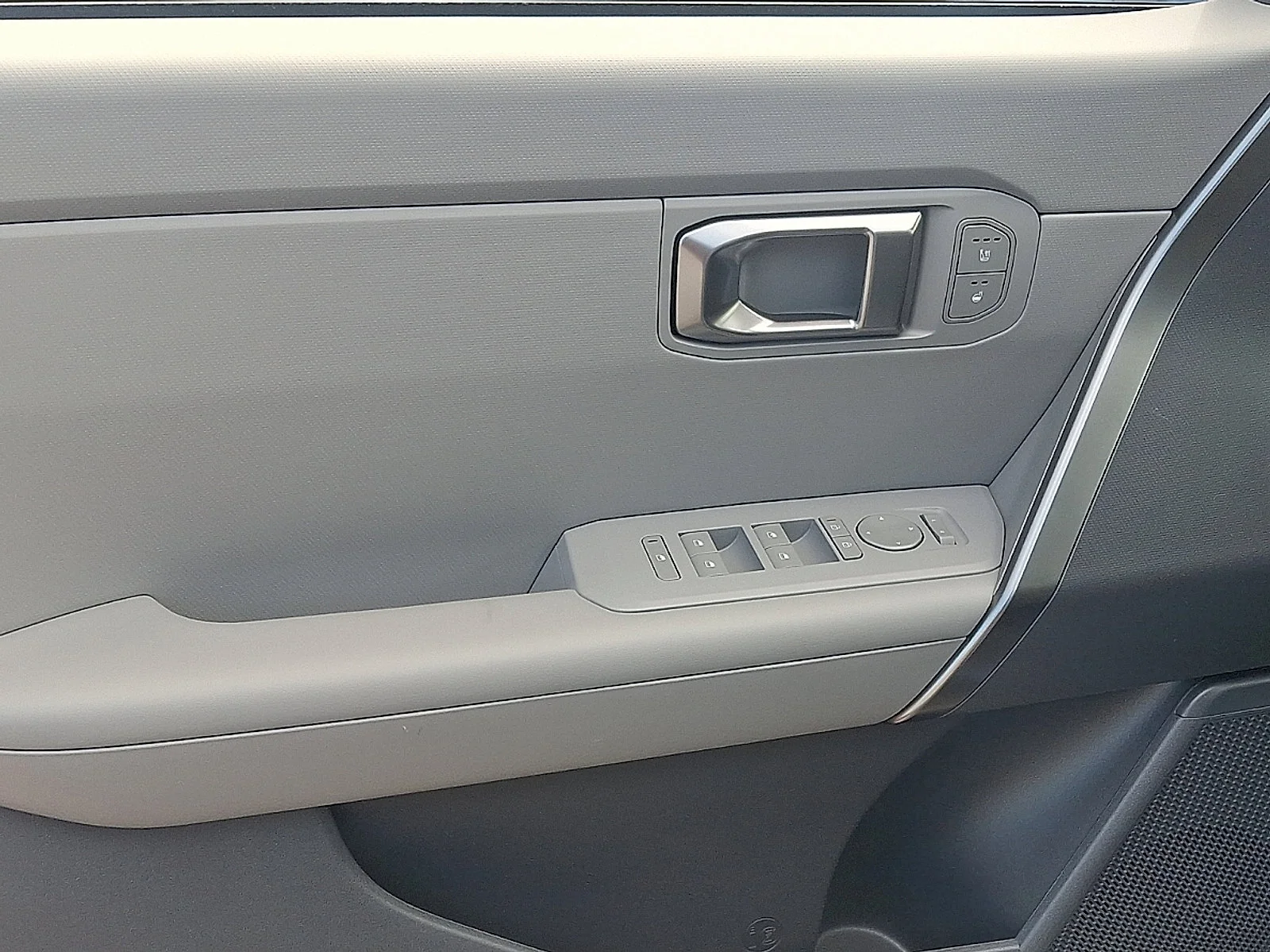 New 2027 White Kia X-Line S image 13