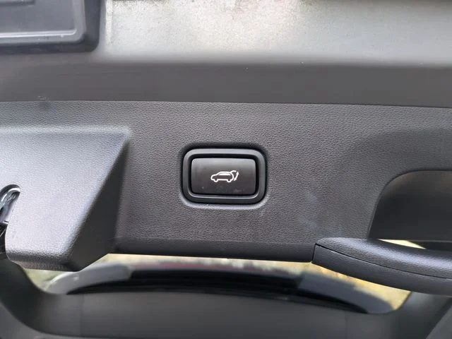 Used 2025 Gray Hyundai SEL image 11