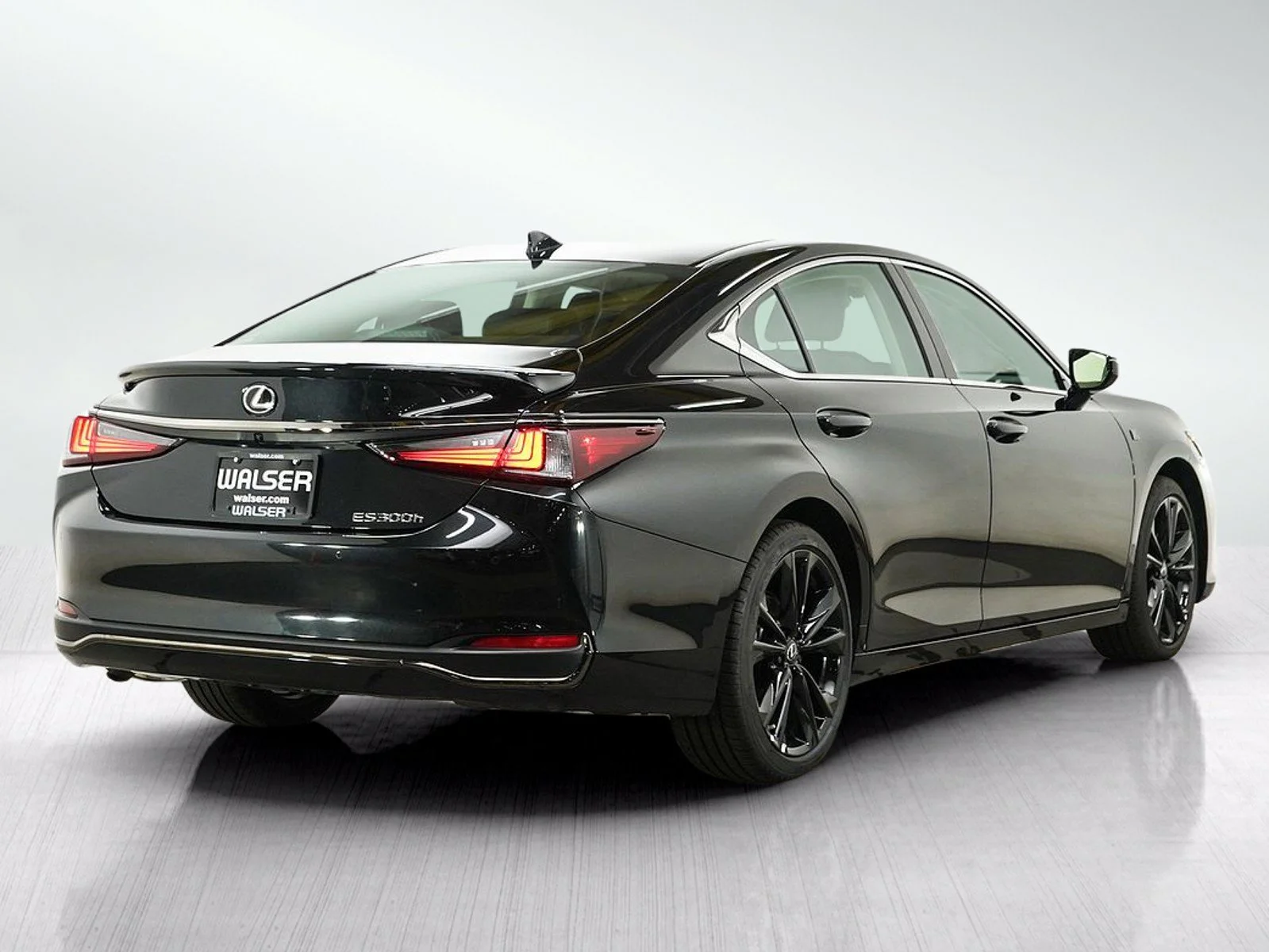Used 2025 Obsidian Lexus 300h F SPORT Handling image 5