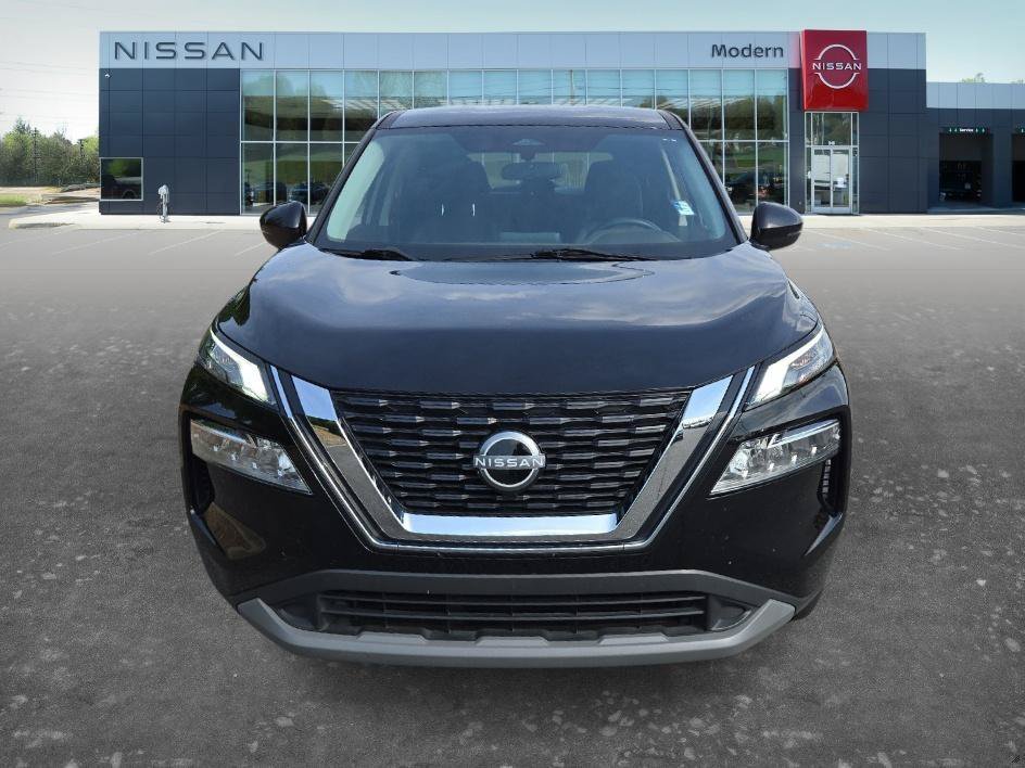 Used 2022 Super Black Nissan SV image 2