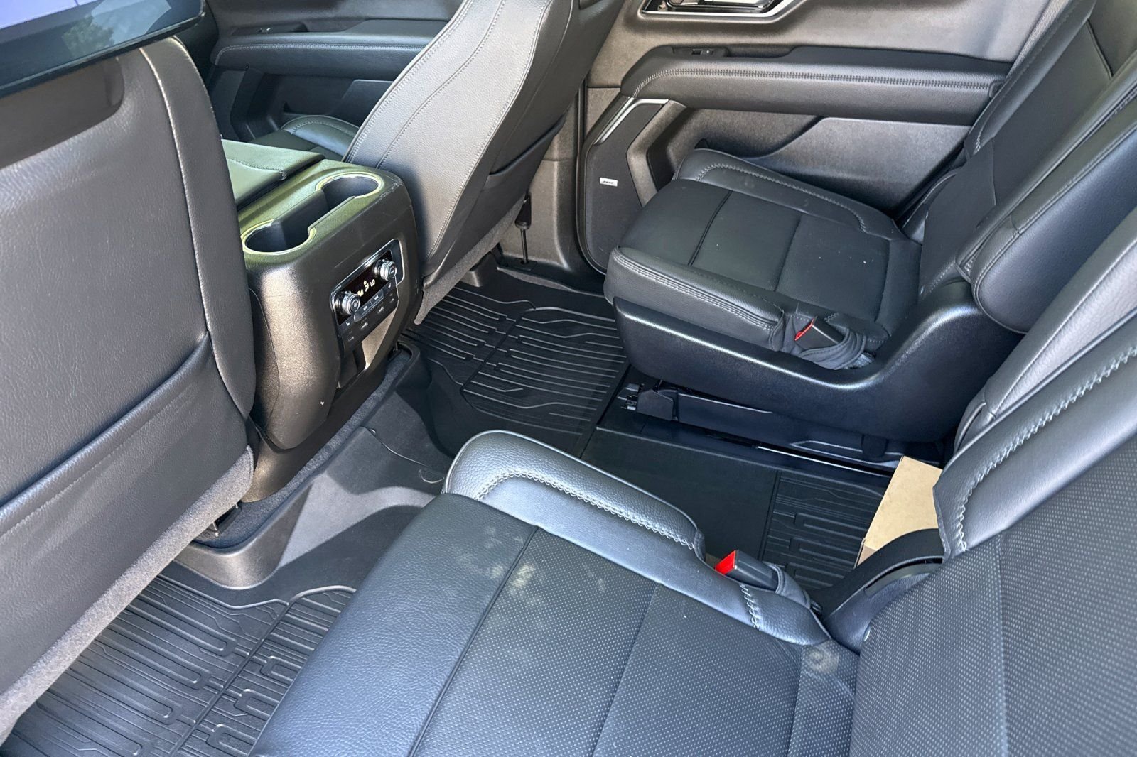 Used 2025  GMC Denali image 12
