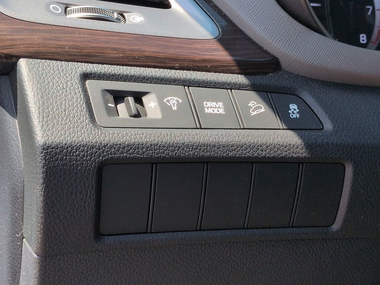 Used 2018 Gray Hyundai SE image 19