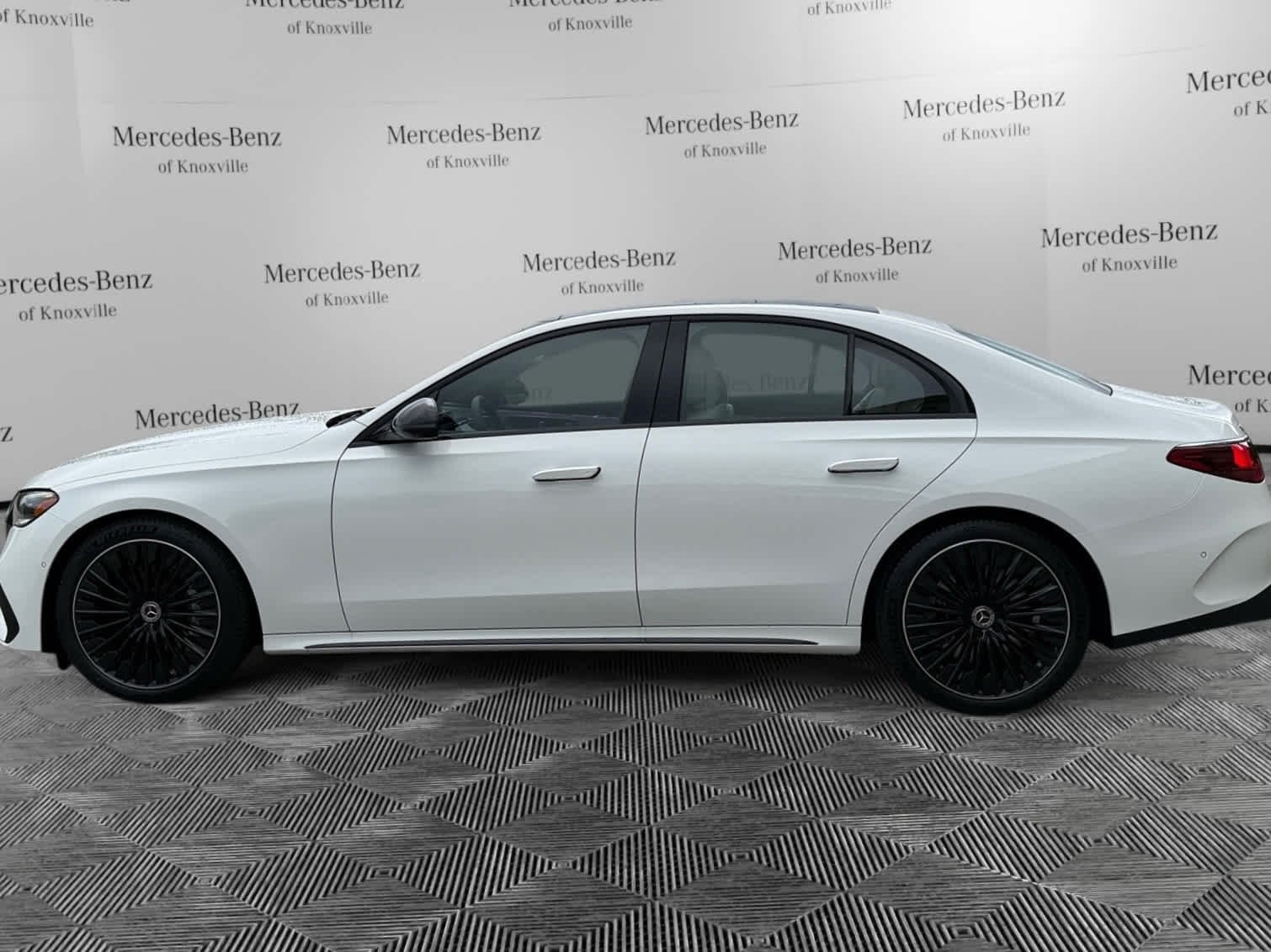 New 2026 Polar White Mercedes-Benz E 450 image 2