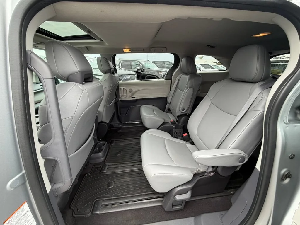 2024 Toyota Sienna XLE - Photo 28