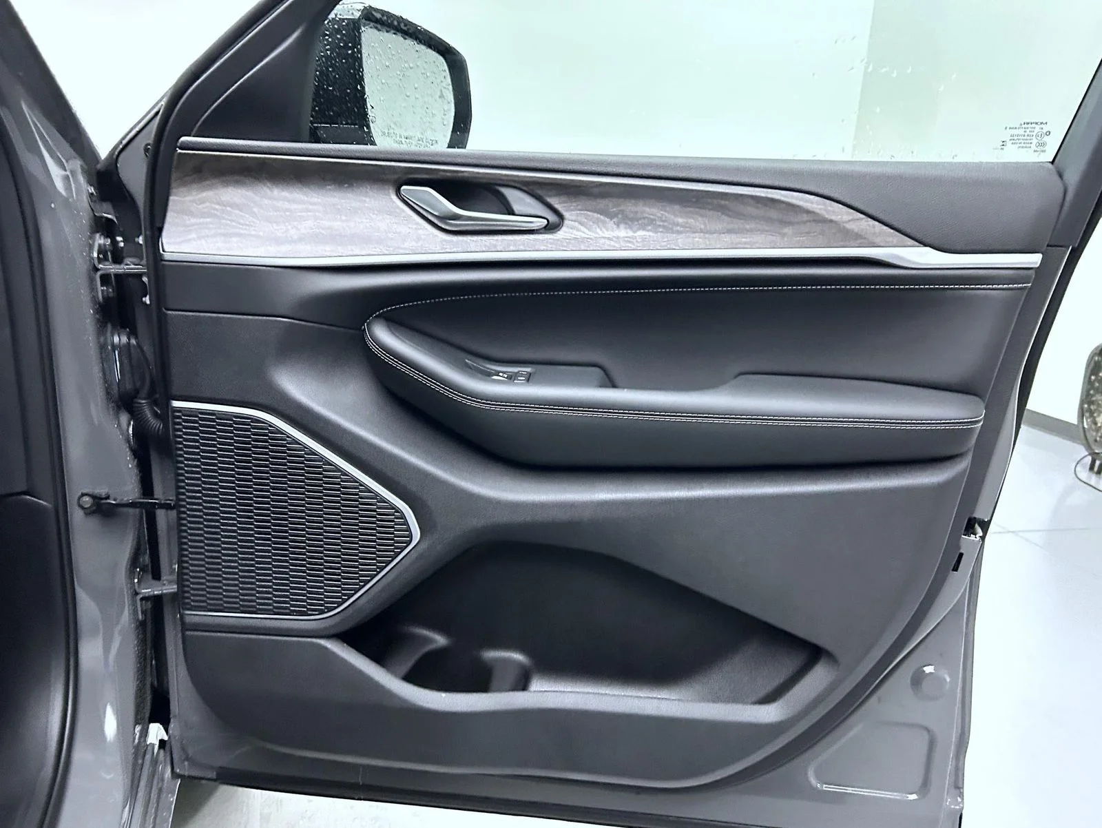 New 2027 Gray Jeep Limited Reserve image 16