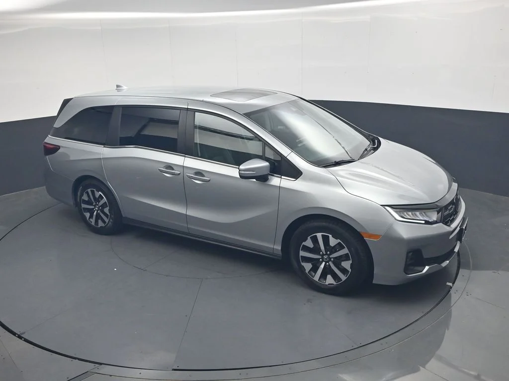 Used 2025 Solar Silver Metallic Honda EX-L image 31