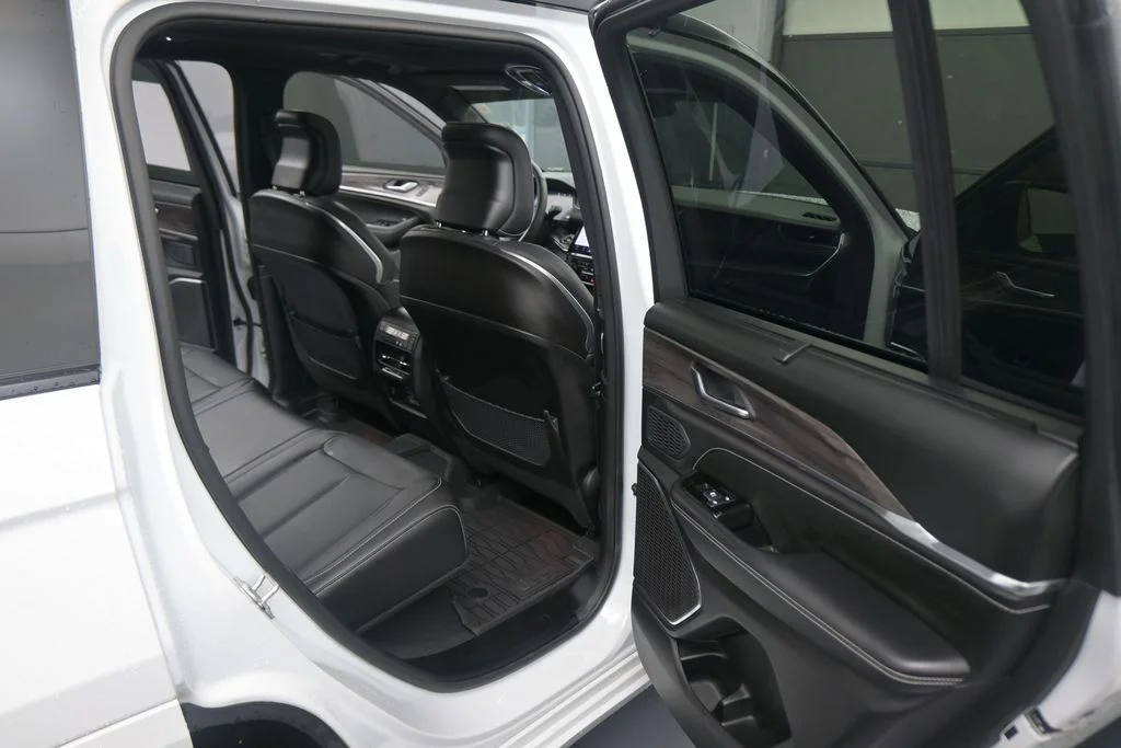 Used 2024 White Jeep Overland image 45
