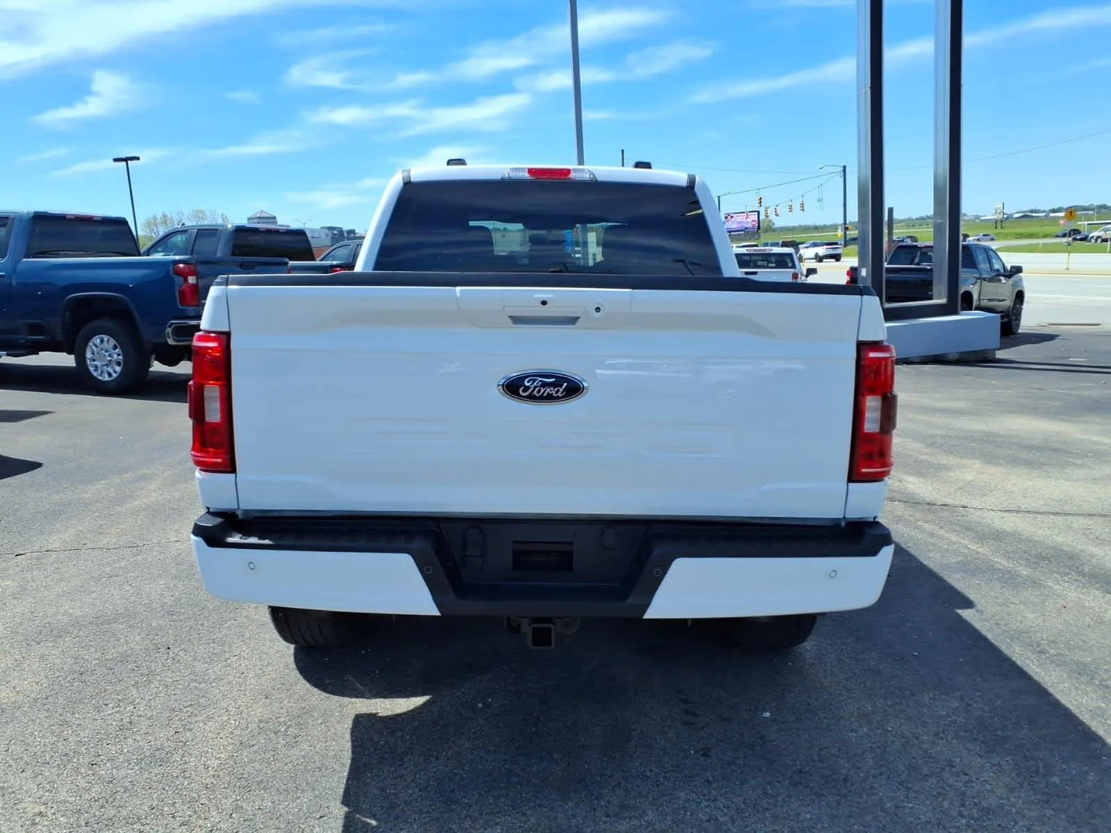 Used 2023 Oxford White Ford XLT image 9
