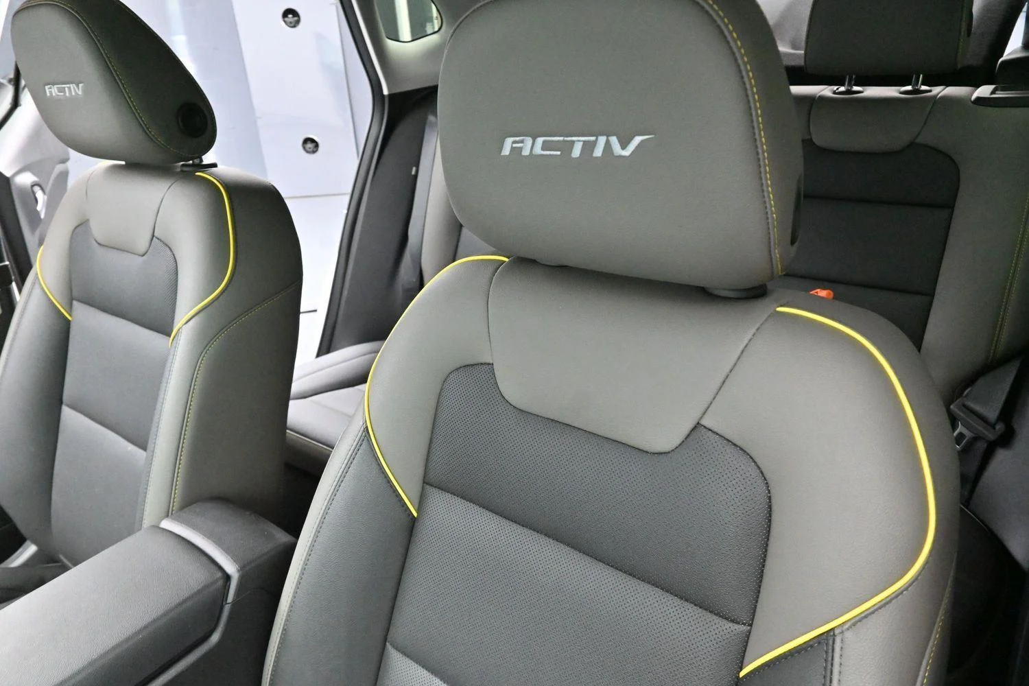 Used 2025 Summit White Chevrolet ACTIV image 15
