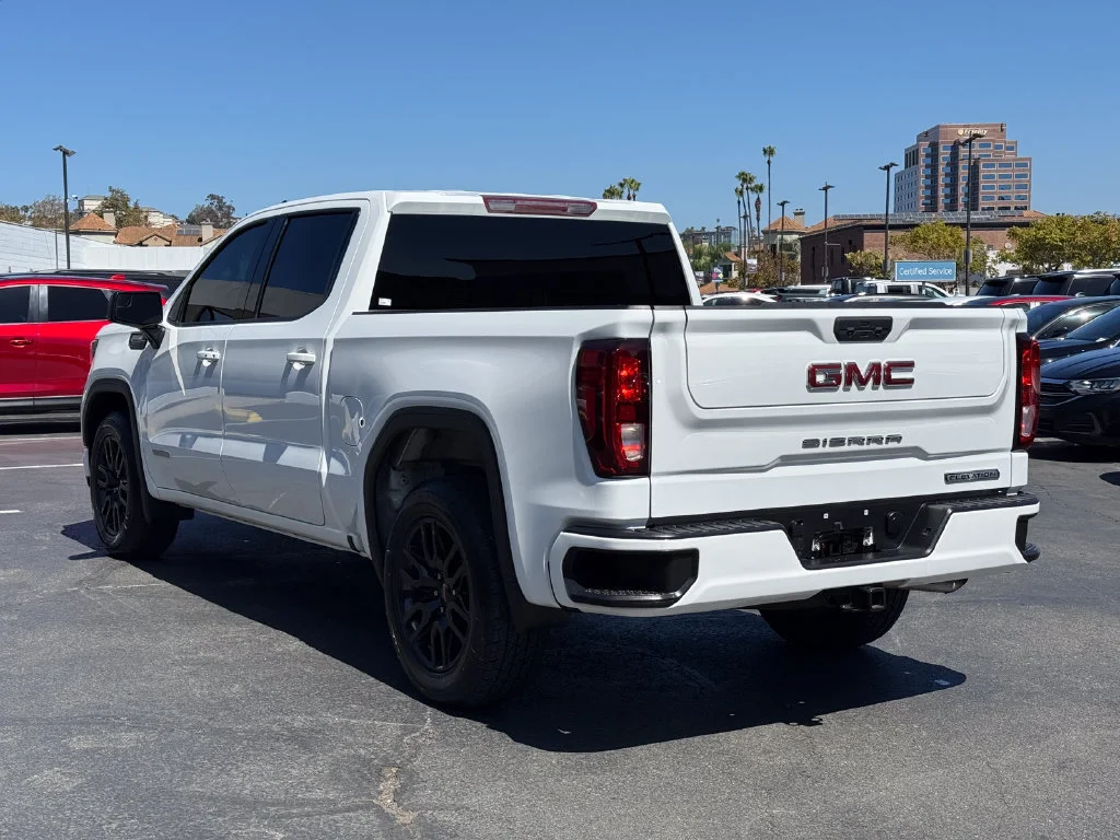 Used 2023 SUMMIT WHITE GMC Elevation image 9