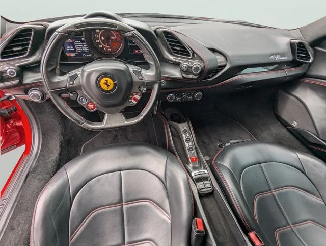 Used 2018  Ferrari Base image 21