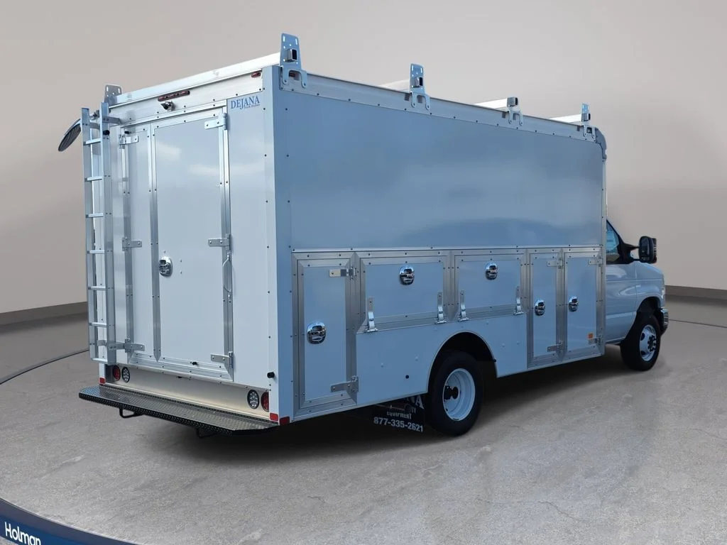 New 2026 Oxford White Ford Base image 5