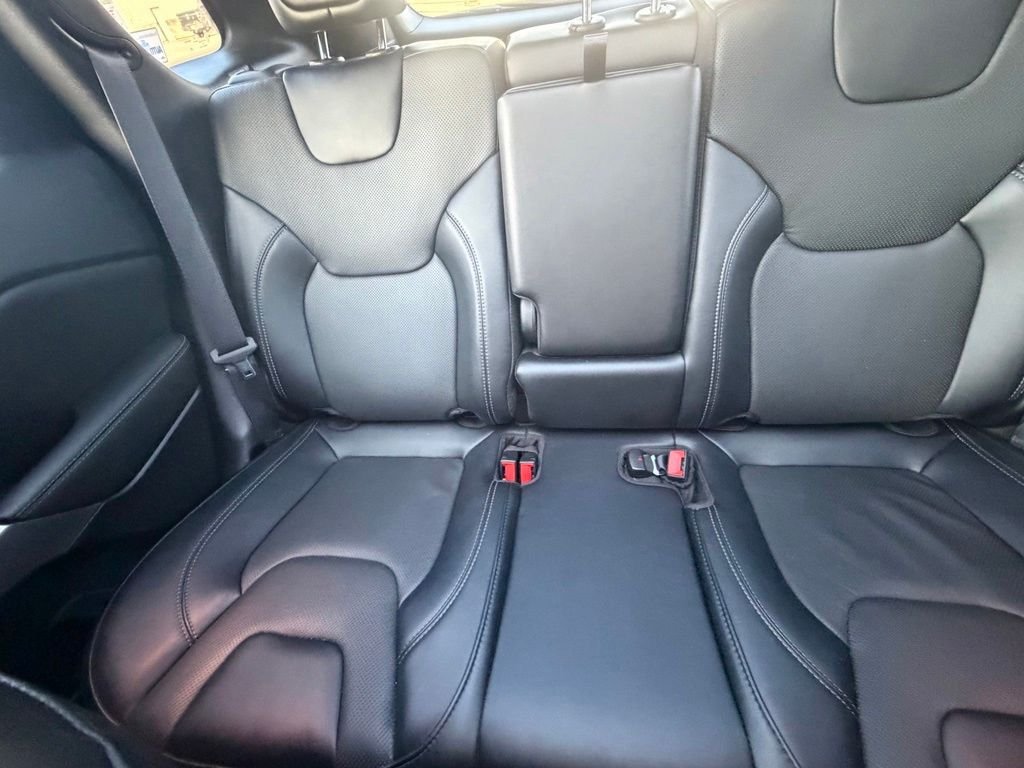 Used 2022 Bright White Clearcoat Jeep Latitude Lux image 14