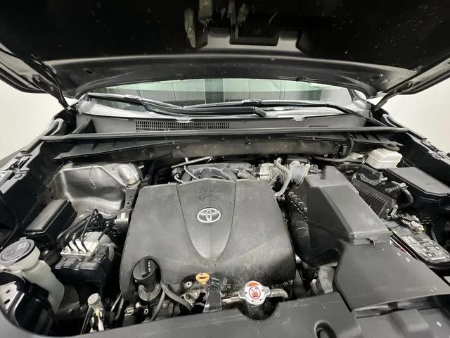 Used 2018 Gray Toyota XLE image 31