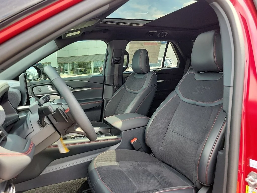 2026 Ford Explorer ST - Photo 12