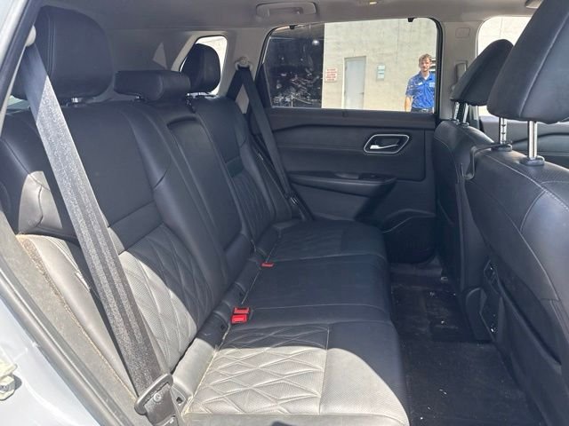 Used 2021 Gray Nissan Platinum image 18