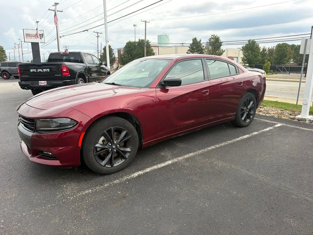 Used 2023 Red Dodge SXT image 2