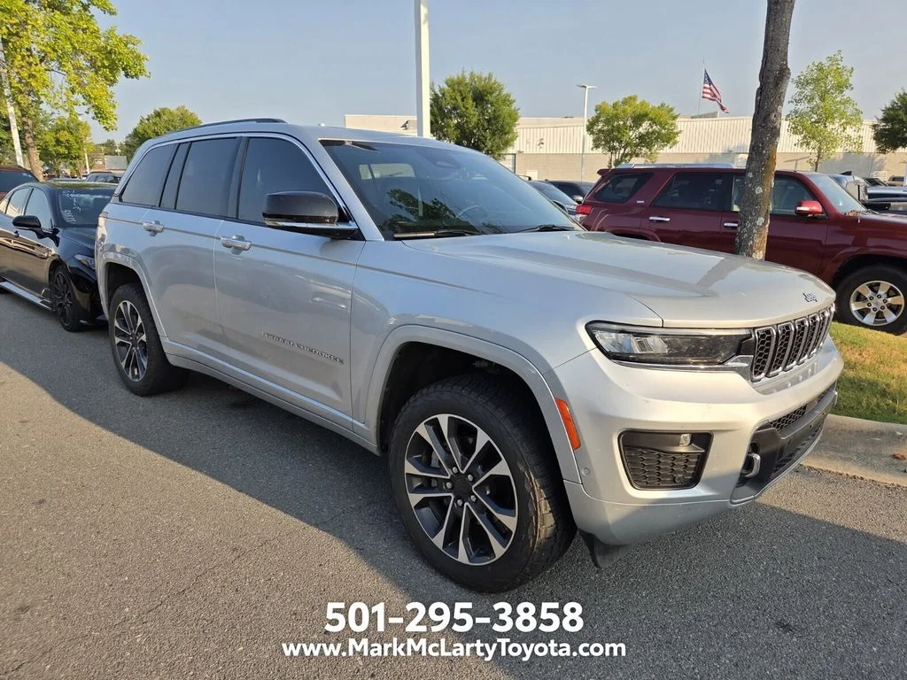 Used 2022 Silver Jeep Overland image 3