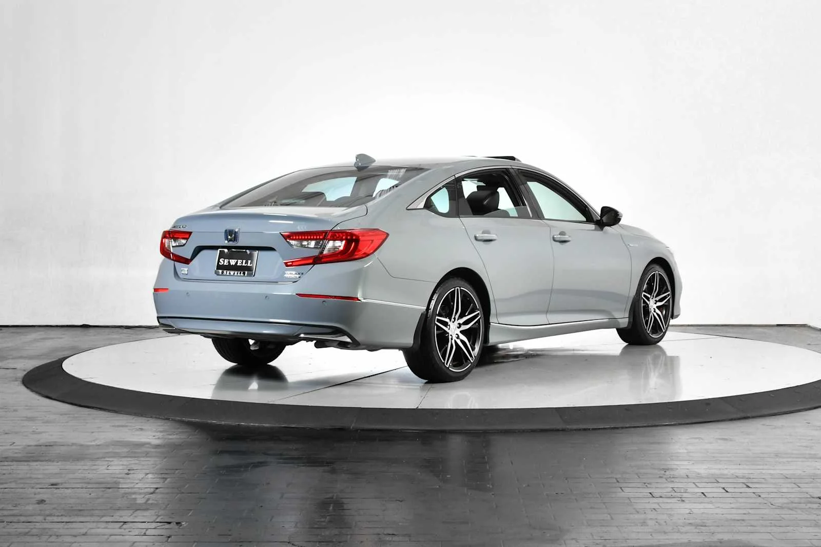Used 2022 Sonic Gray Pearl Honda Touring image 6
