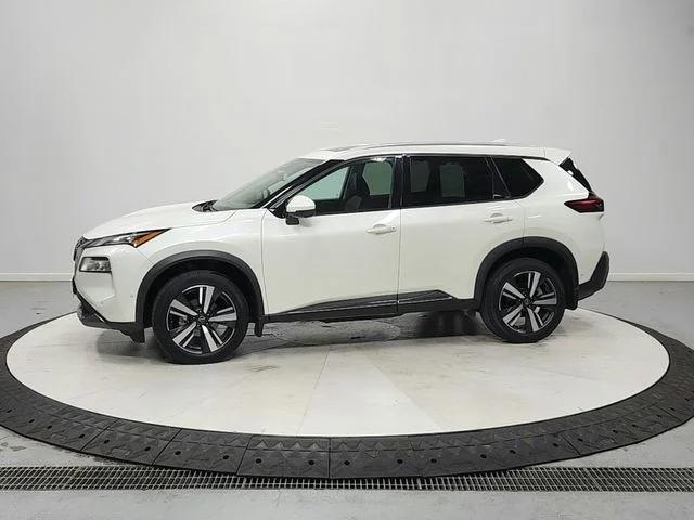 Used 2023 White Nissan SL image 5