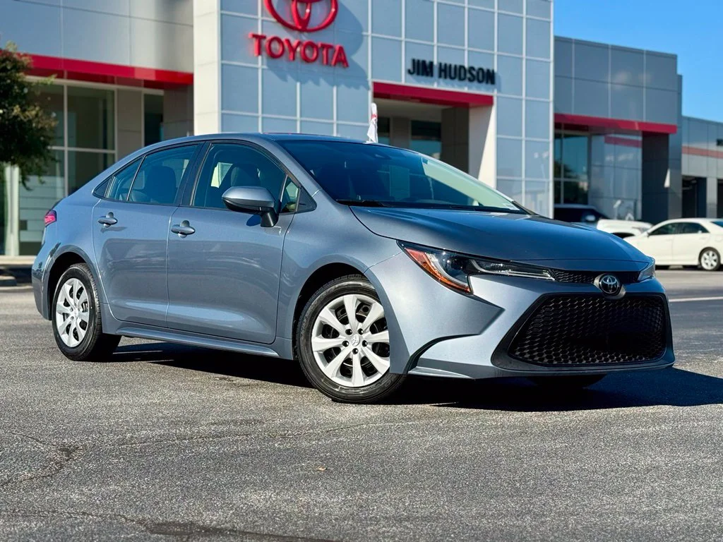 Used 2022  Toyota LE image 2