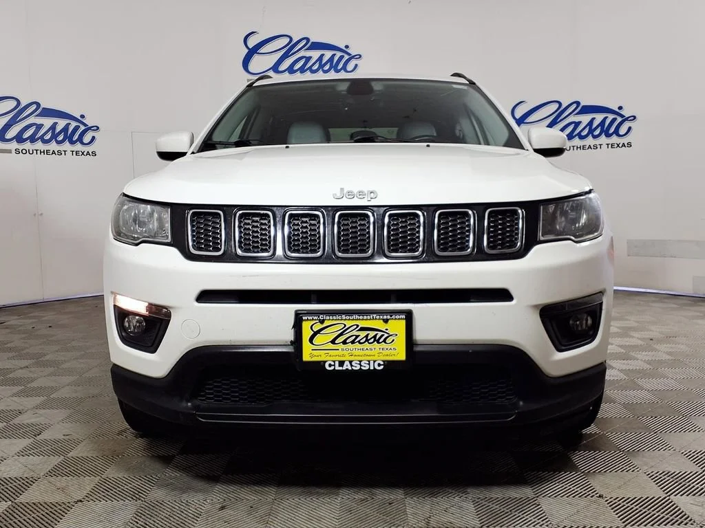 Used 2018 White Clearcoat Jeep Latitude image 3