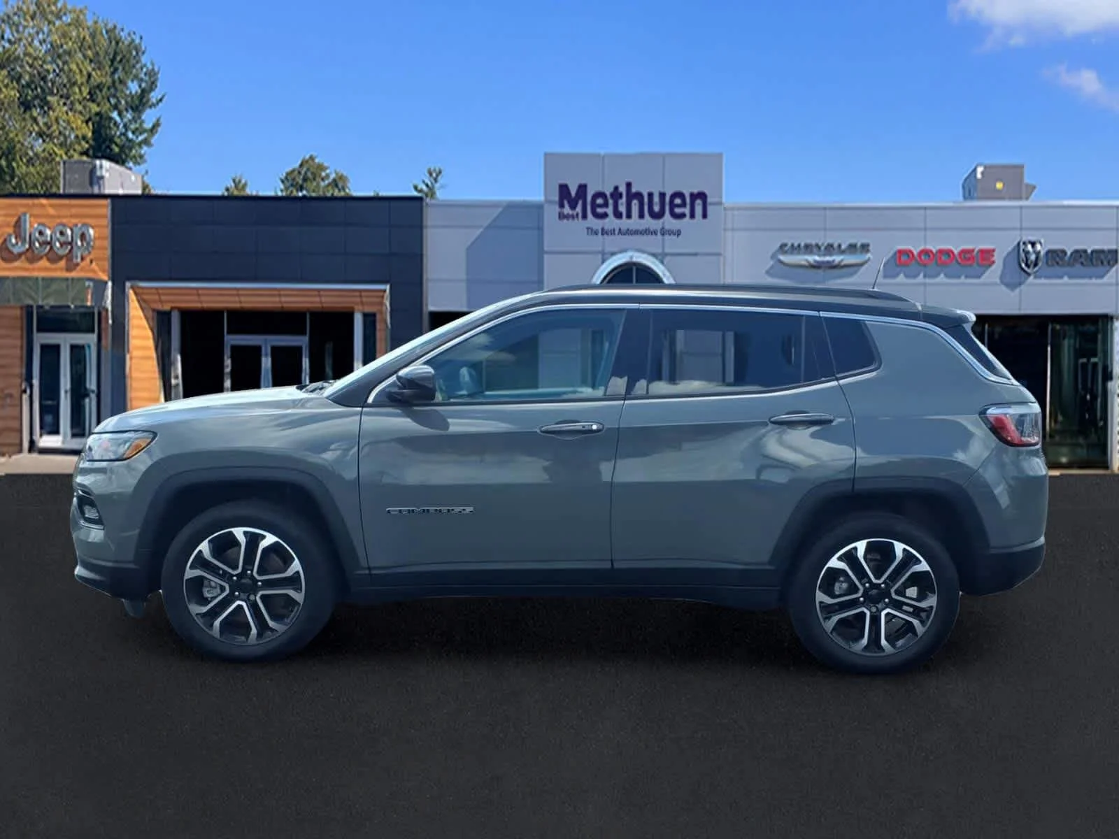 Used 2024 Sting-Gray Clearcoat Jeep Limited image 6