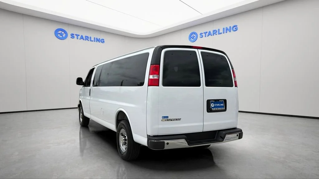 Used 2025 Summit White Chevrolet 1LT image 6