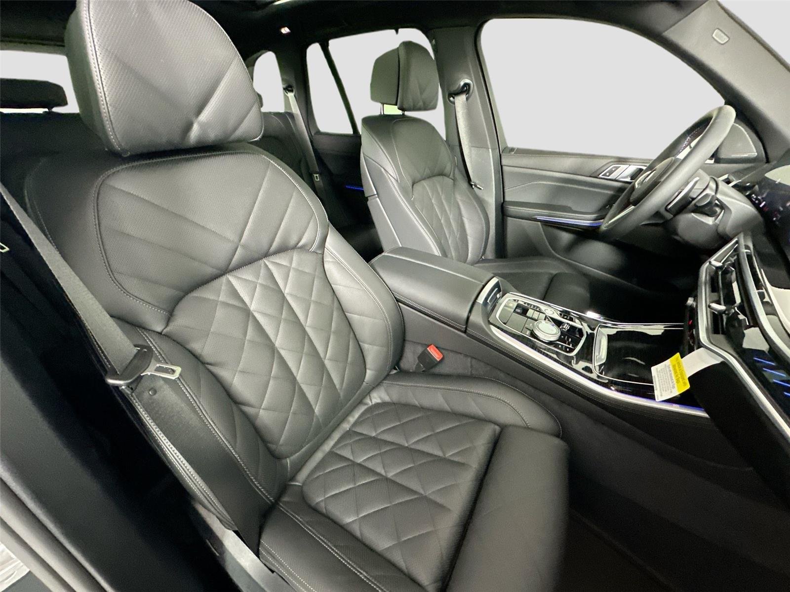 2026 BMW X5 M60i - Photo 30