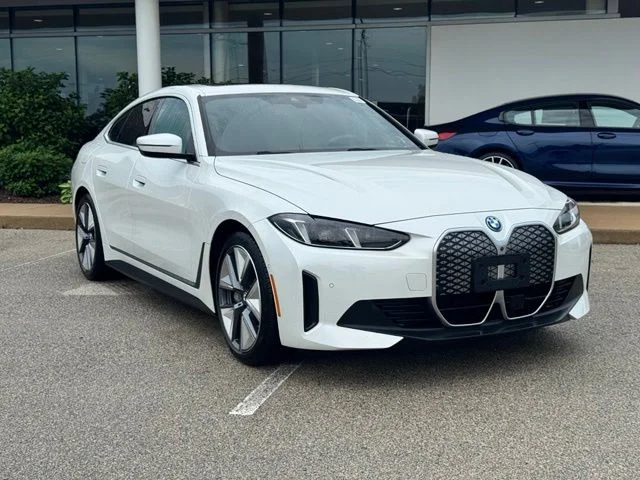 Used 2025 White BMW xDrive40 image 13