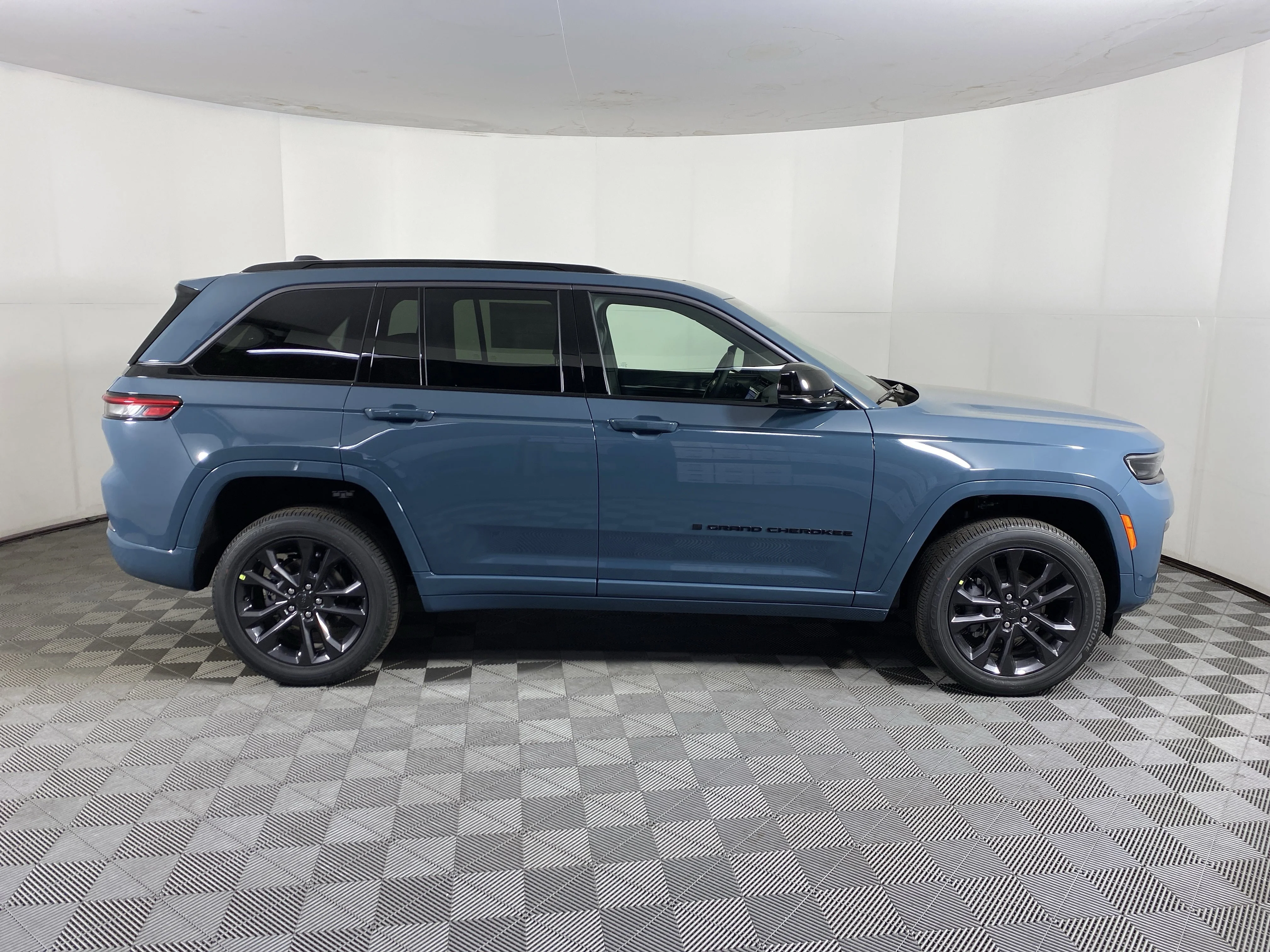 New 2026 Steel Blue Exterior Paint Jeep Limited Reserve image 7