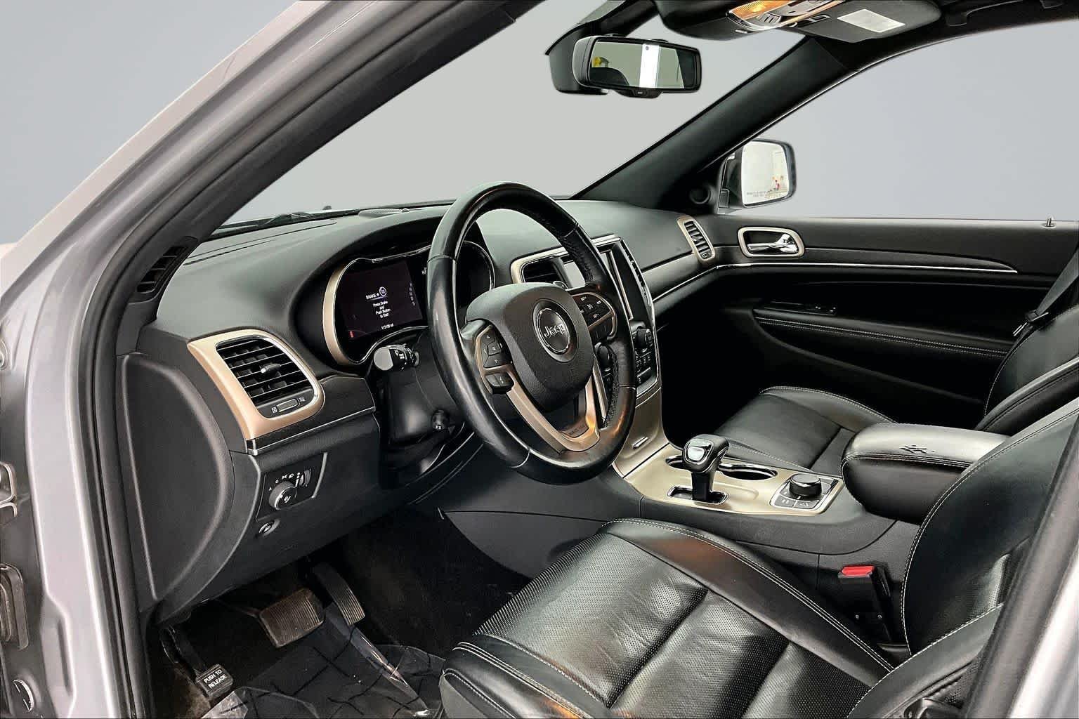 Used 2015 Jeep Grand Cherokee Limited with VIN 1C4RJFBG8FC858809 for sale in Des Moines, IA
