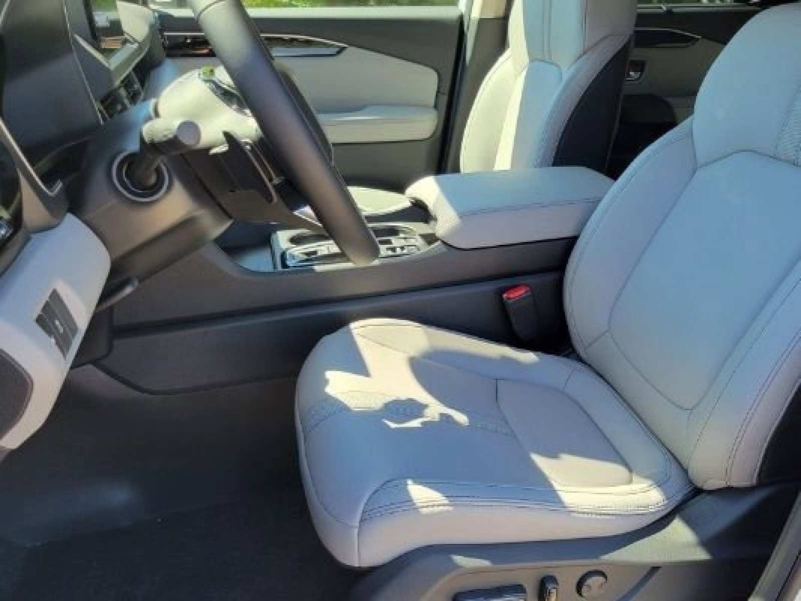 Certified Used 2025 Platinum White Pearl Honda EX-L+ image 9