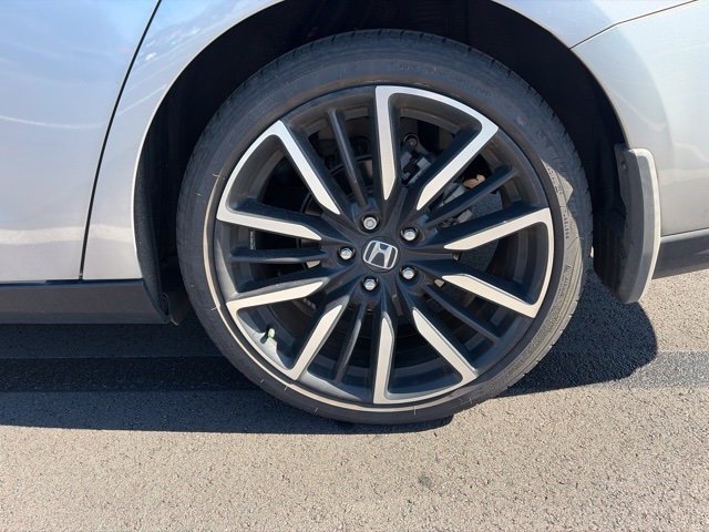 Used 2023 Lunar Silver Metallic Honda Touring image 5