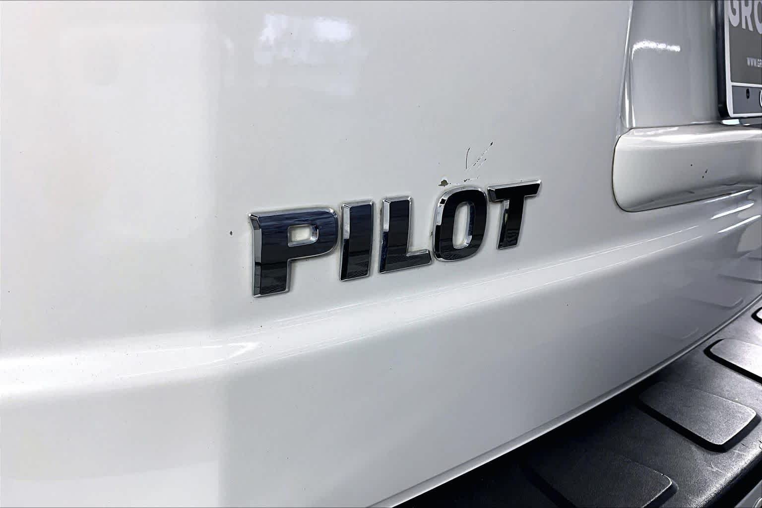 Used 2014 White Diamond Pearl Honda Touring image 30