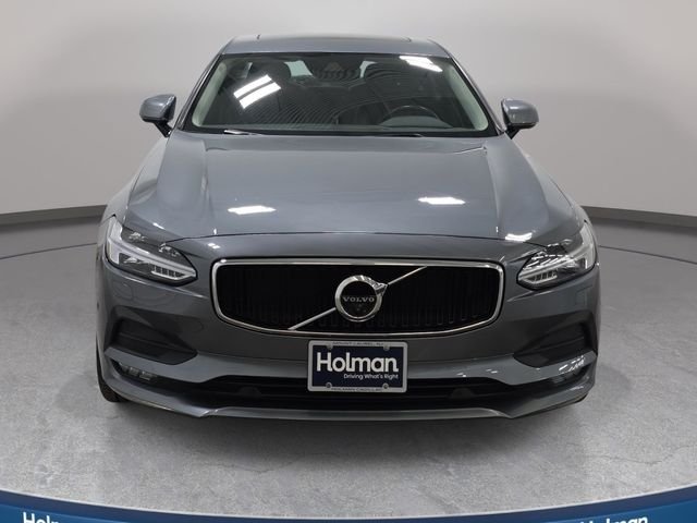 Used 2018 Gray Volvo T5 Momentum image 3