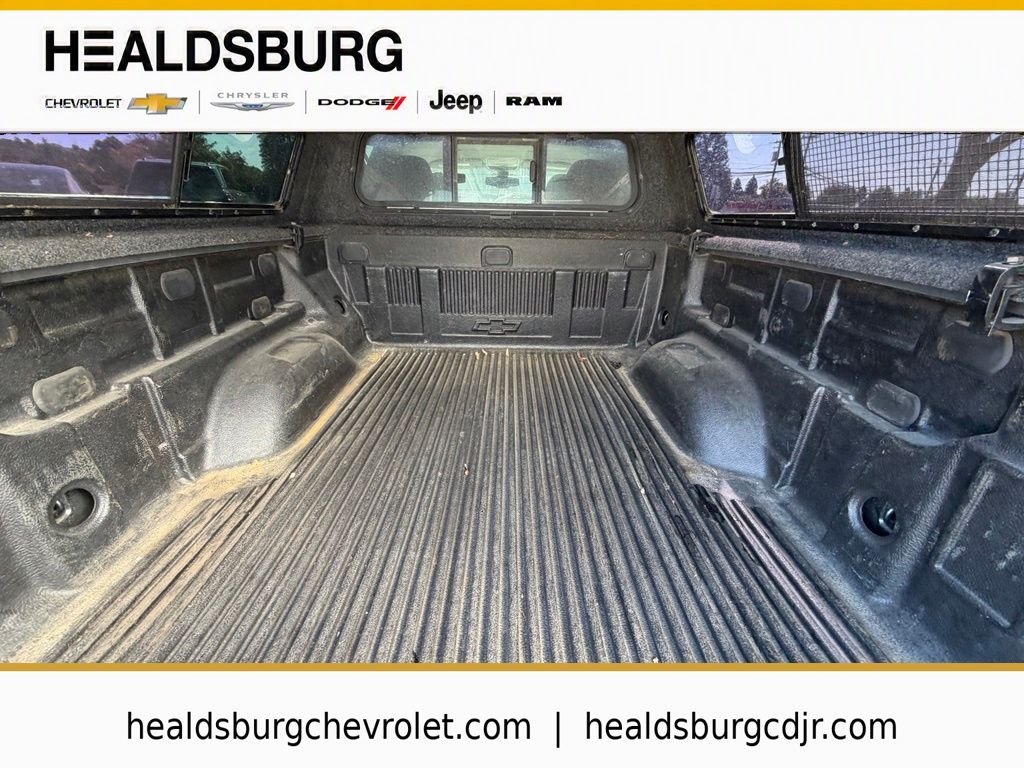 Used 2016 Gray Chevrolet Z71 image 27