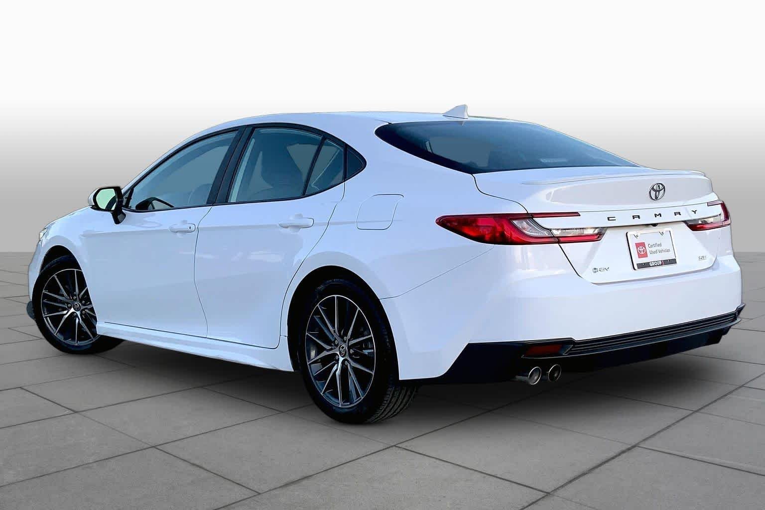 Used 2025 Ice Cap Toyota SE image 11