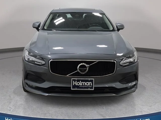 Used 2018 Gray Volvo T5 Momentum image 3