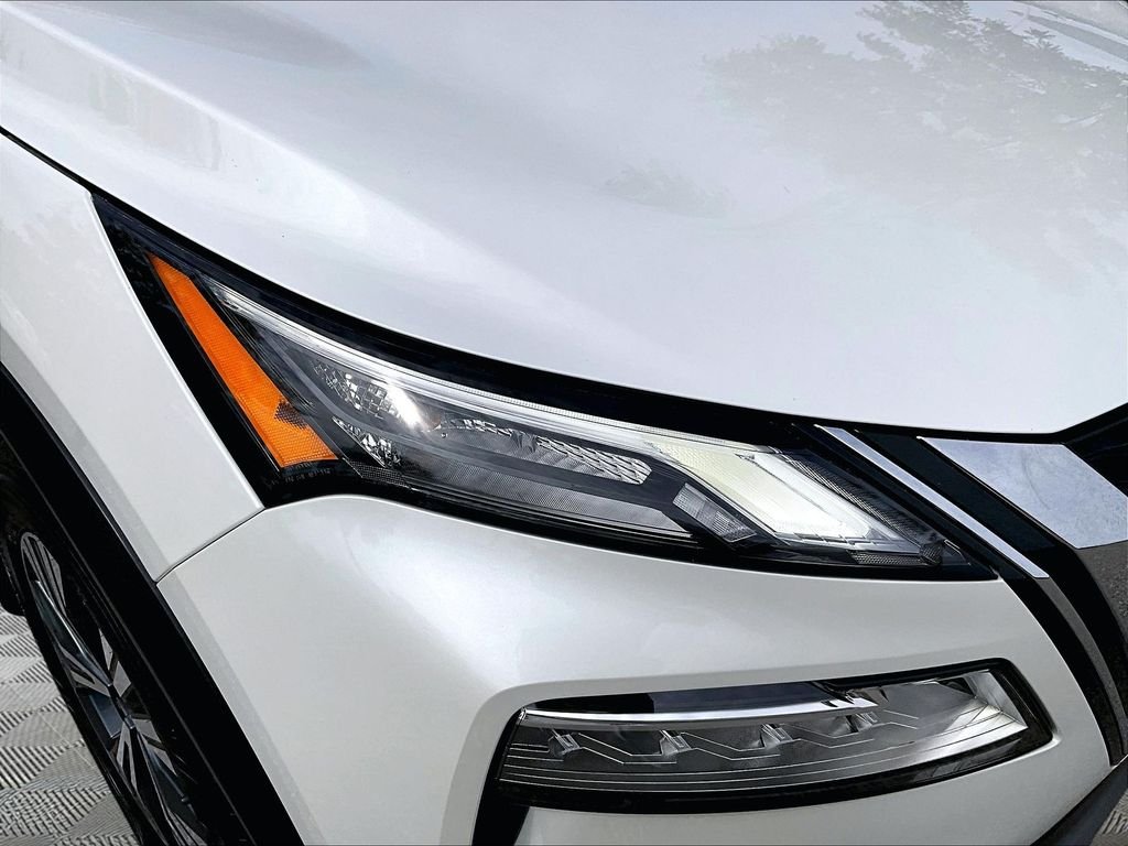 Used 2023 White Nissan SV image 32